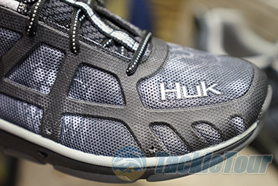 huk attack water shoes